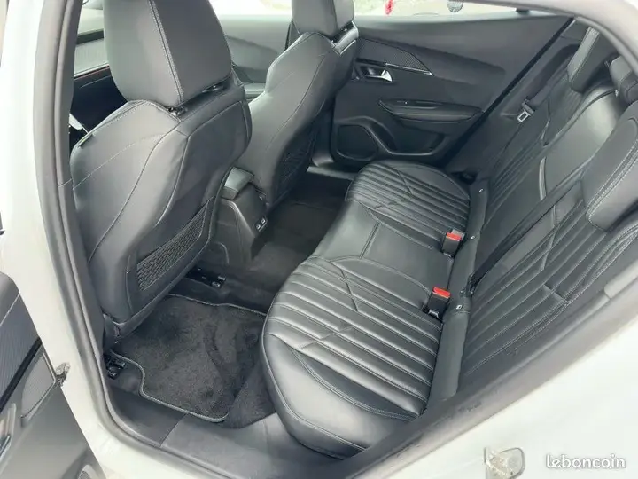 Peugeot 2008 2021 photo 3