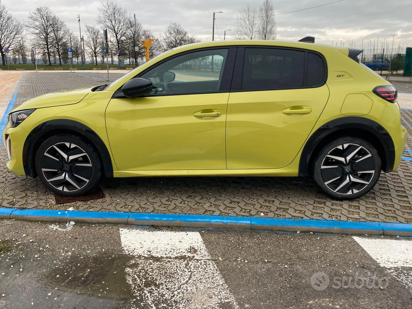 Peugeot 208 2024 photo 2