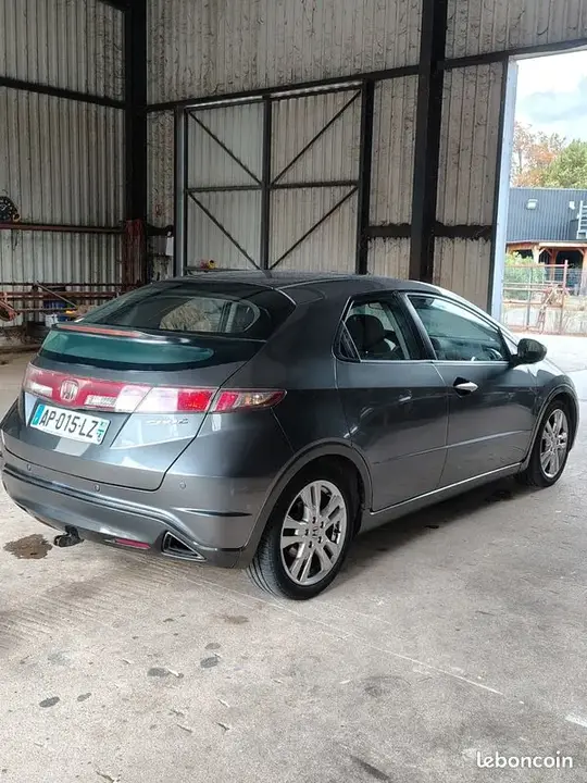 Honda Civic 2010 photo 2