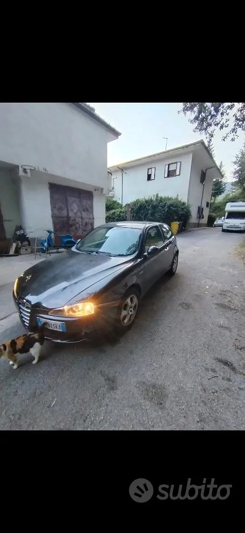 Alfa Romeo 147 2005 photo 4