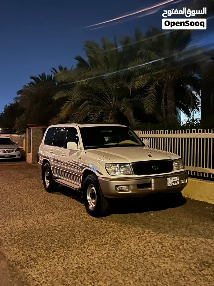 Toyota Land Cruiser 2000 photo 4