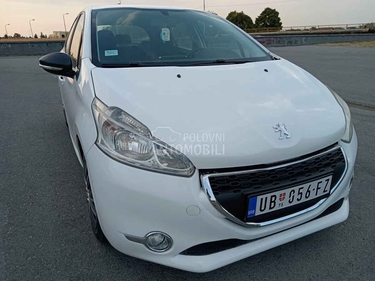 Peugeot 208 2012 photo 4