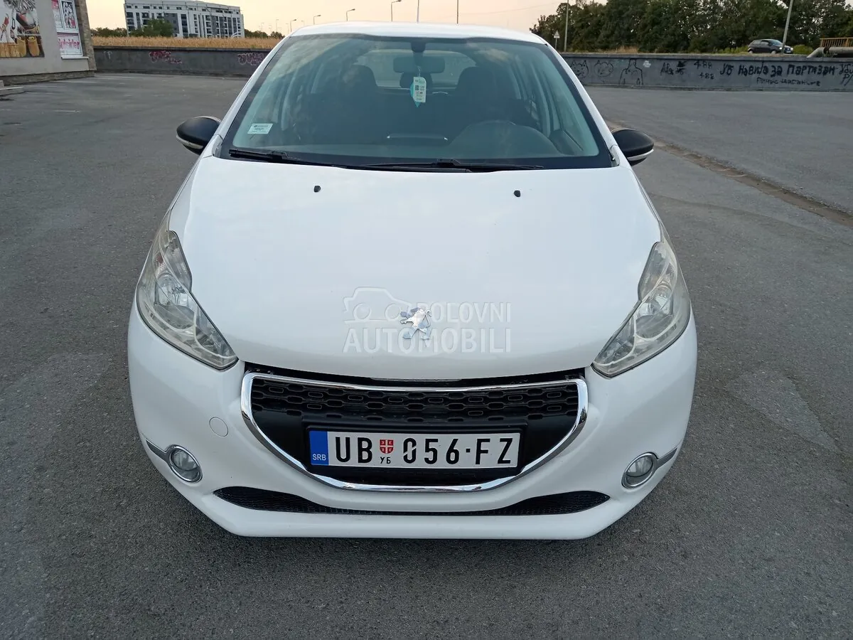 Peugeot 208 2012 photo 3