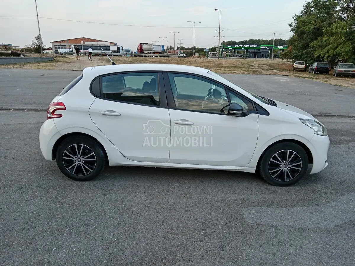 Peugeot 208 2012 photo 5