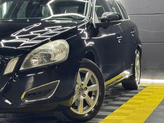 Volvo V60 2012 photo 2