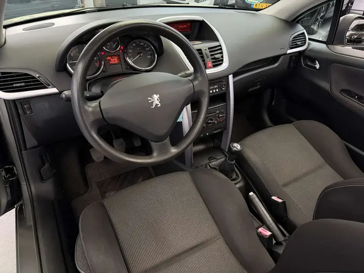 Peugeot 207 2009 photo 3