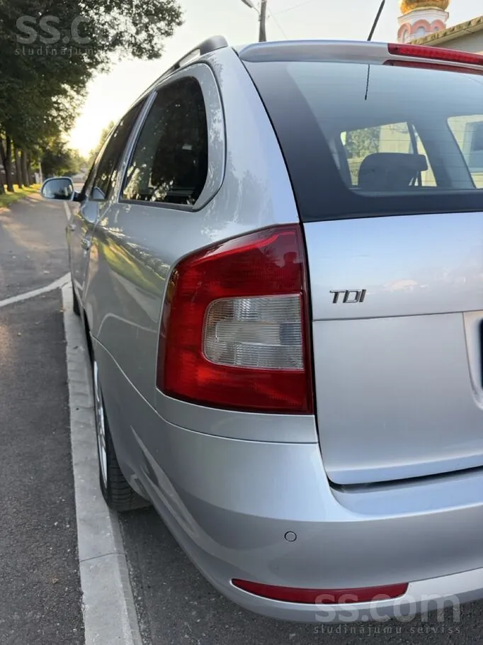 Skoda Octavia 2010 photo 5