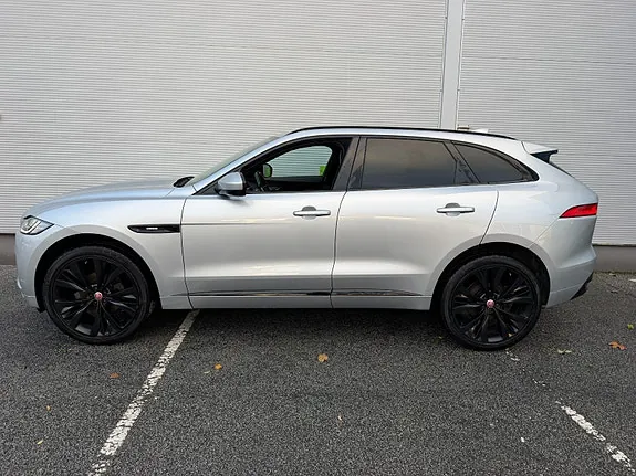 Jaguar F-Pace 2017 photo 2