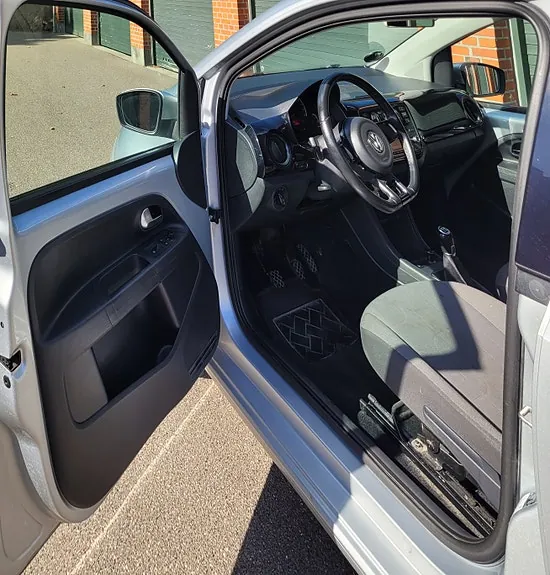 Volkswagen Up 2014 photo 3