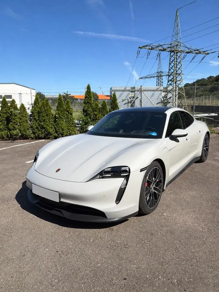 Porsche Taycan 4S
