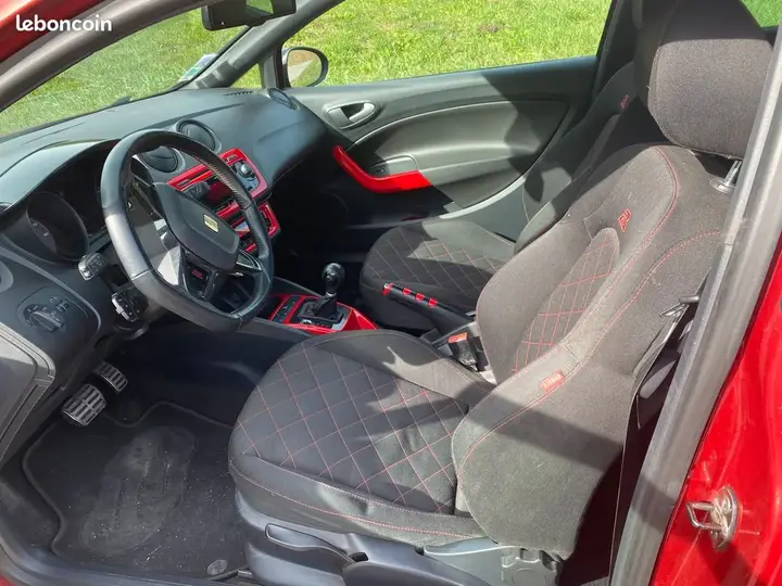 Seat Ibiza 2011 photo 3