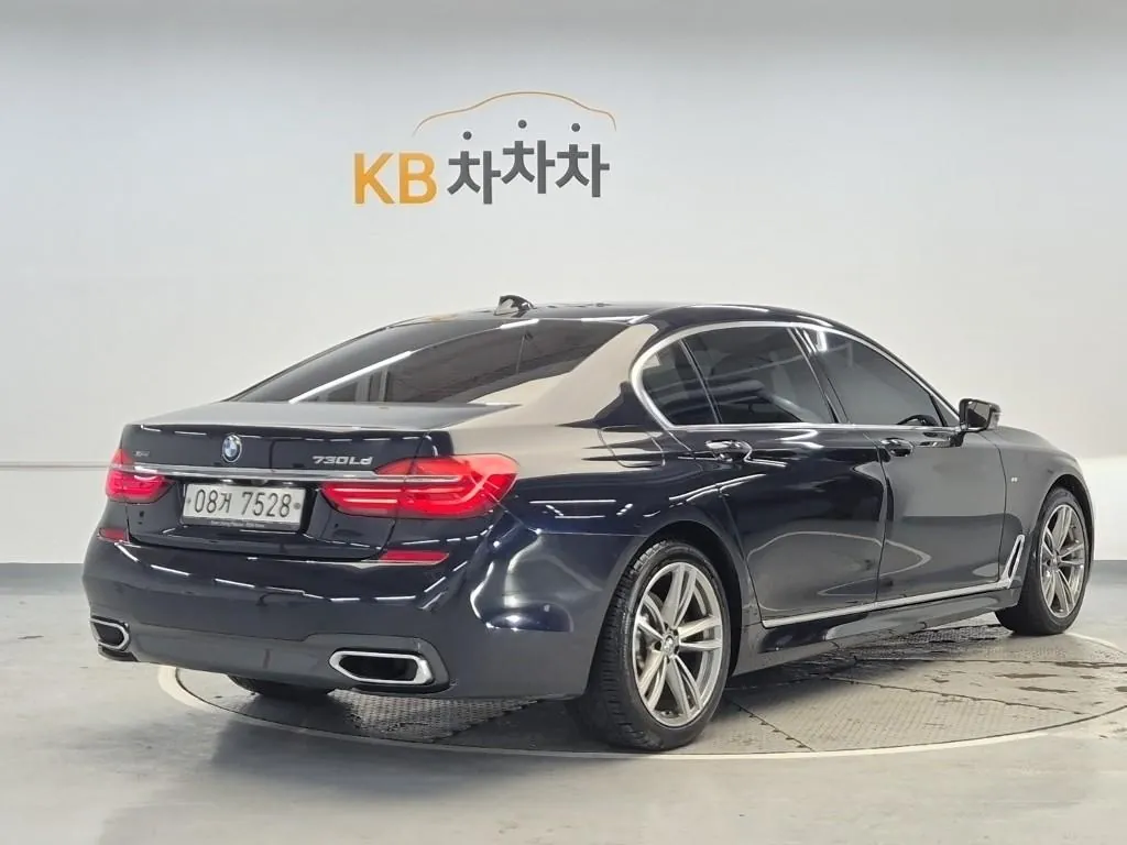 BMW 7 Series 2018 photo 3