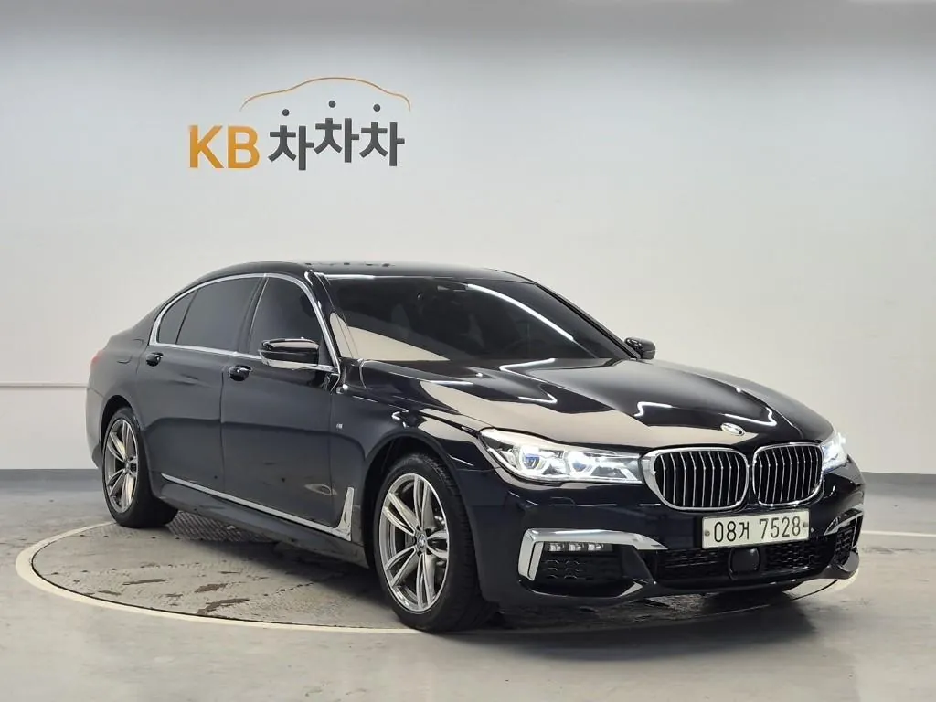 BMW 7 Series 2018 photo 4