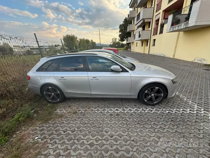 Audi A4 2011 photo 4