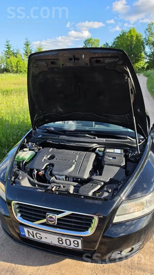 Volvo V50 2010 photo 2