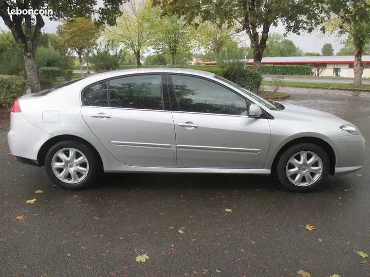 Renault Laguna 2010 photo 4