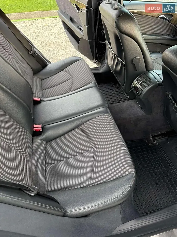 Mercedes-Benz E-Class 2005 photo 4