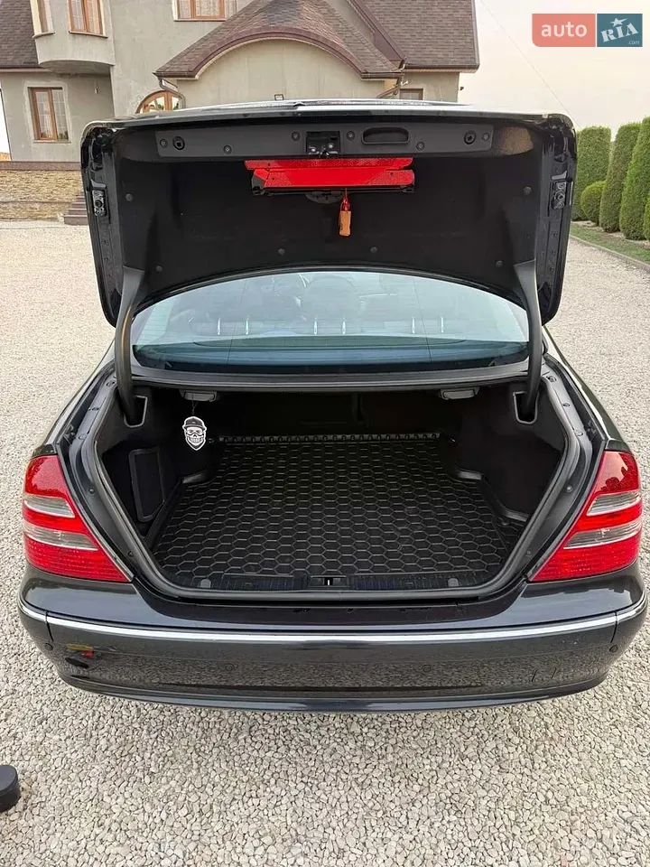 Mercedes-Benz E-Class 2005 photo 3