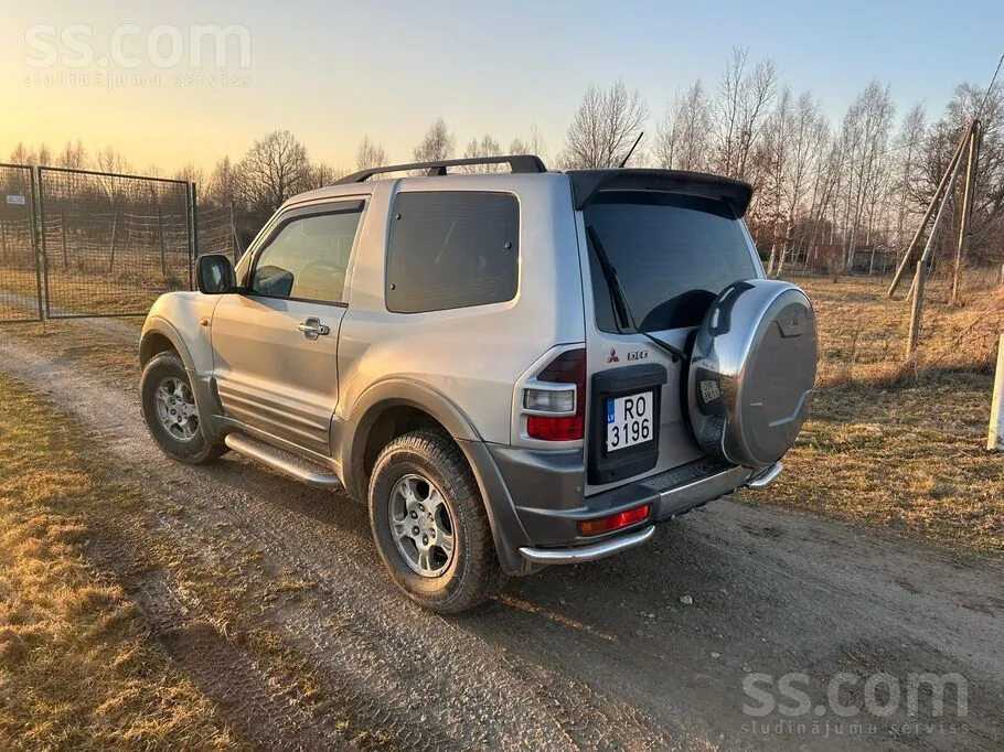 Mitsubishi Pajero 2002 photo 3