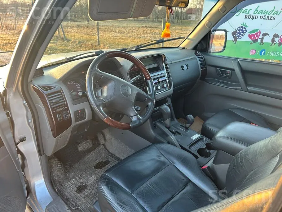 Mitsubishi Pajero 2002 photo 4