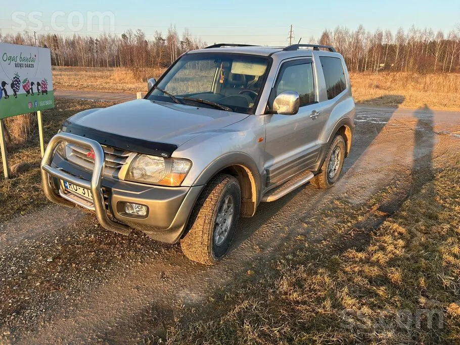 Mitsubishi Pajero 2002 photo 2