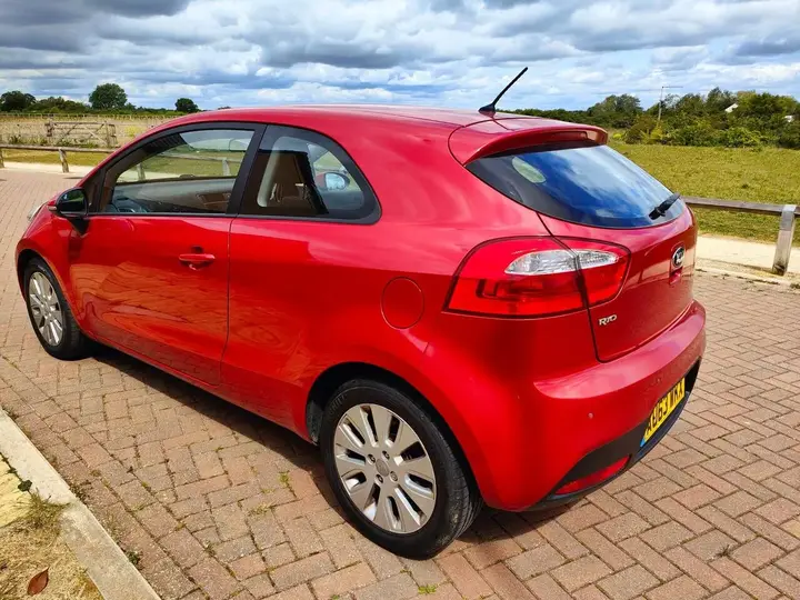 Kia Rio 2013 photo 4