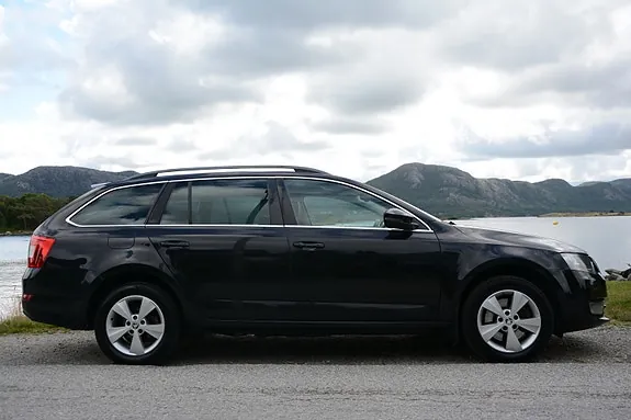 Skoda Octavia 2014 photo 2