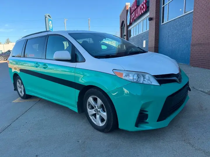 Toyota Sienna 2019 photo 3