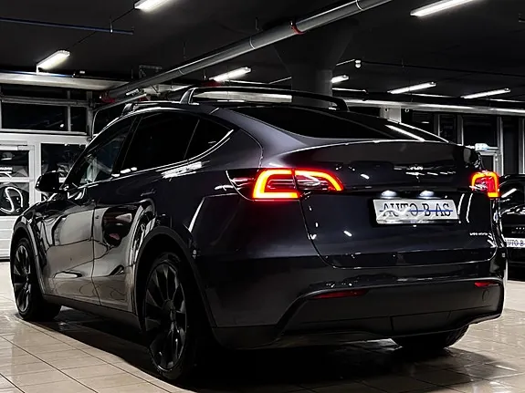 Tesla Model Y 2021 photo 3