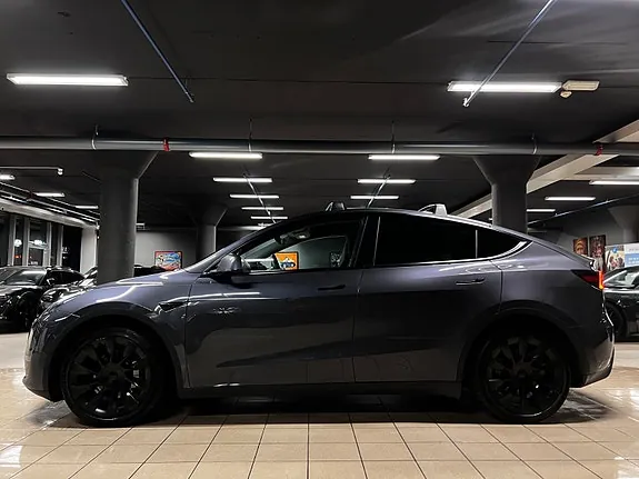 Tesla Model Y 2021 photo 2