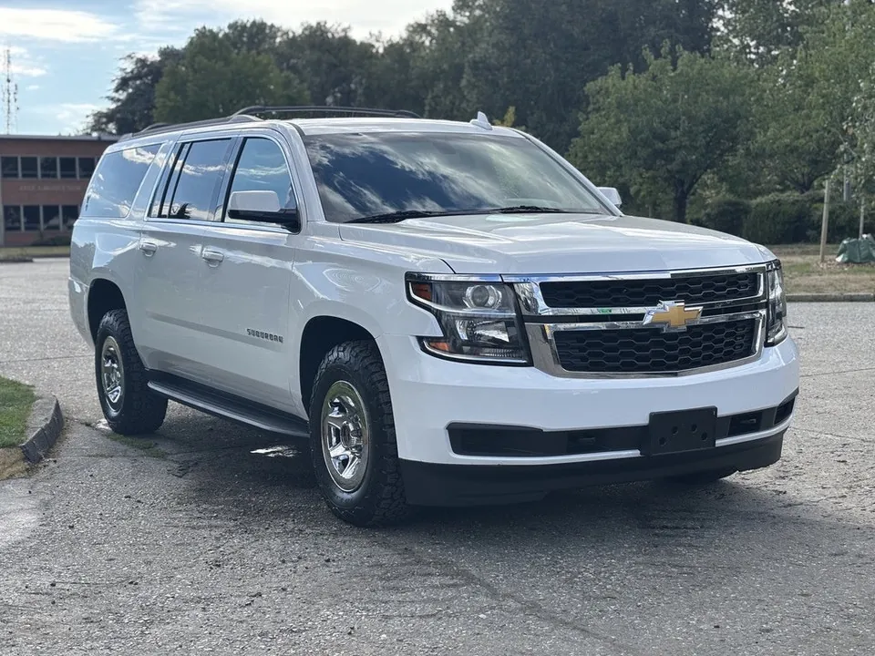 Chevrolet Suburban 2018 photo 2