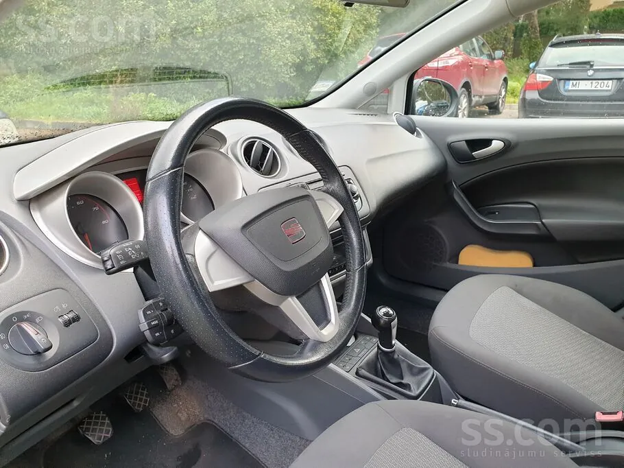 Seat Ibiza 2011 photo 3