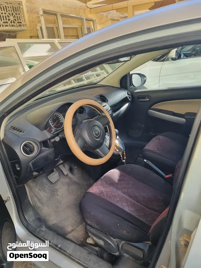 Mazda 2 2014 photo 3