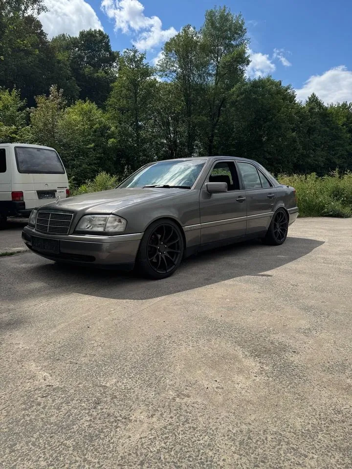 Mercedes-Benz C180