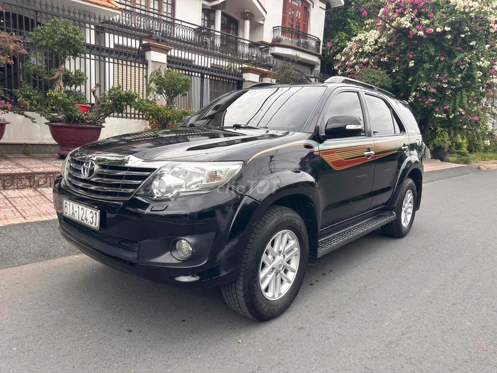 Toyota Fortuner 2013 photo 2