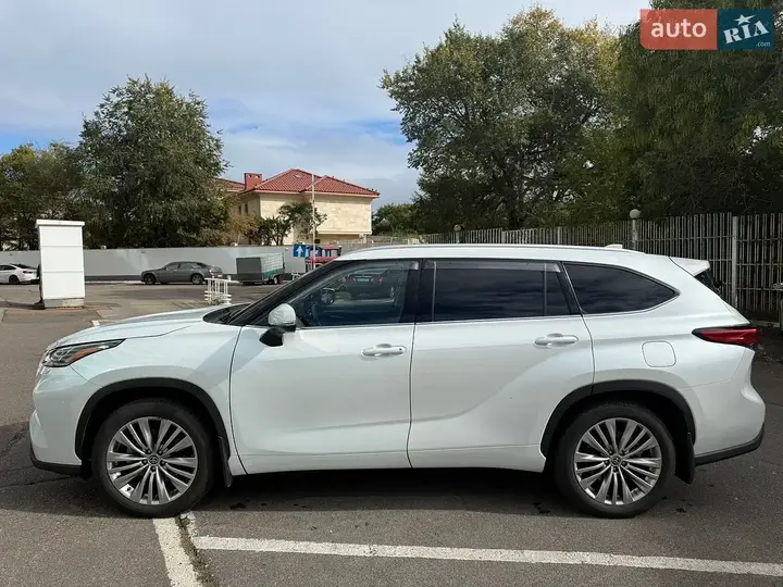 Toyota Highlander 2022 photo 3