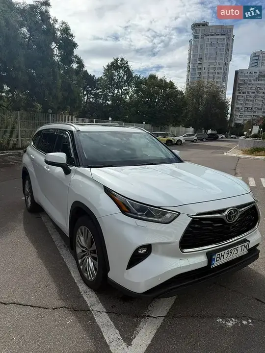 Toyota Highlander 2022 photo 2