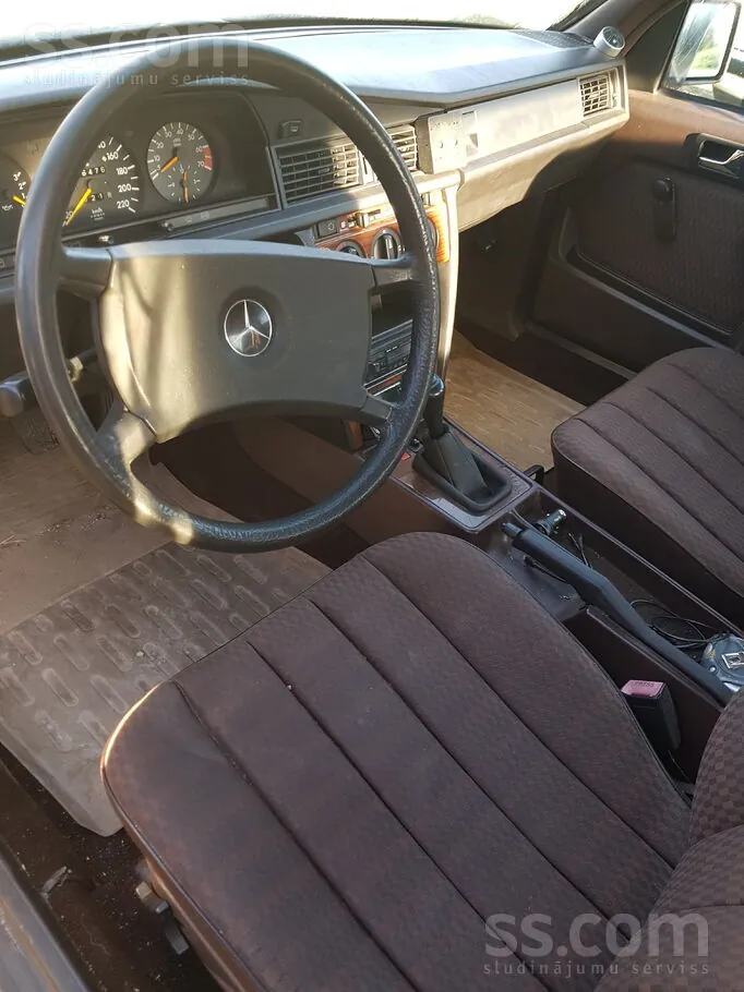 Mercedes-Benz 190 1991 photo 3