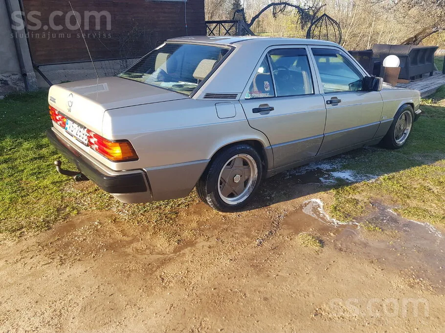 Mercedes-Benz 190 1991 photo 2