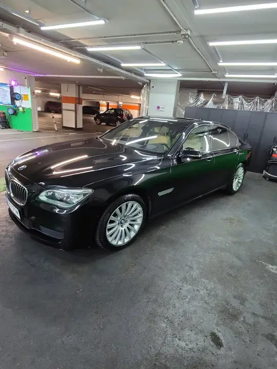BMW 7 Series 2012 photo 2