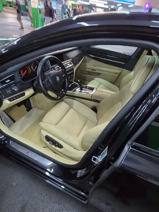BMW 7 Series 2012 photo 3
