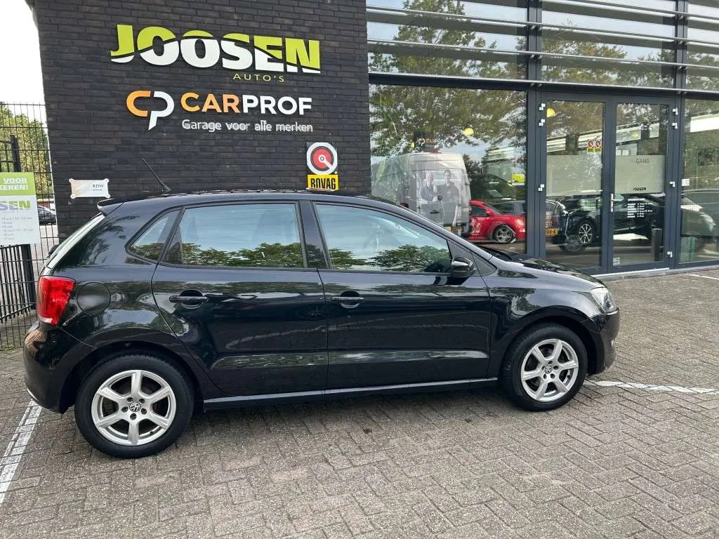 Volkswagen Polo 2011 photo 2