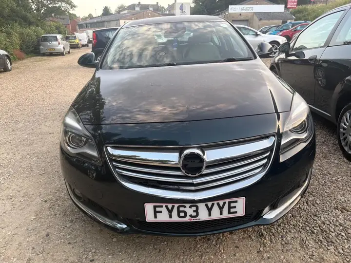 Vauxhall Insignia 2013 photo 2