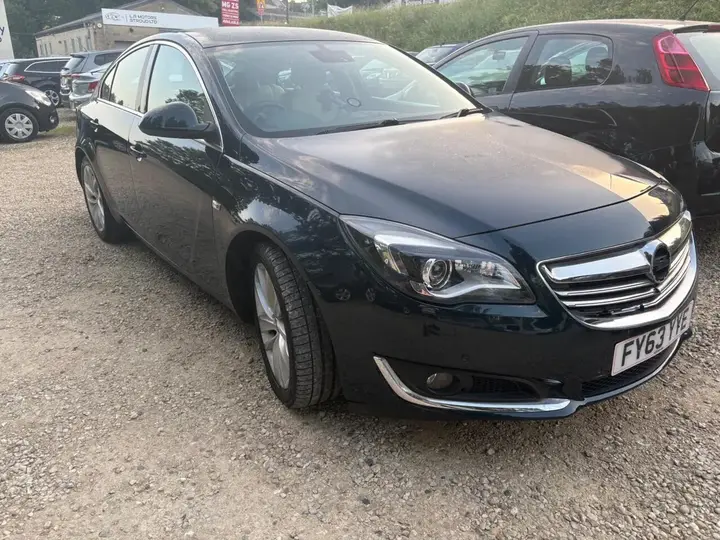 Vauxhall Insignia 2013 photo 3