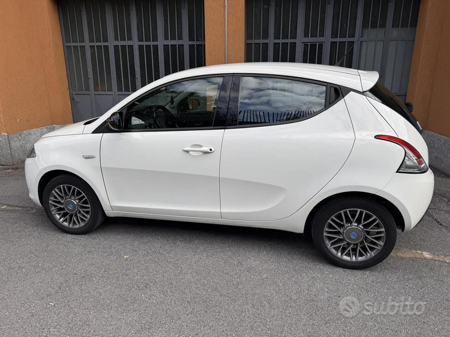 Lancia Ypsilon 2014 photo 2