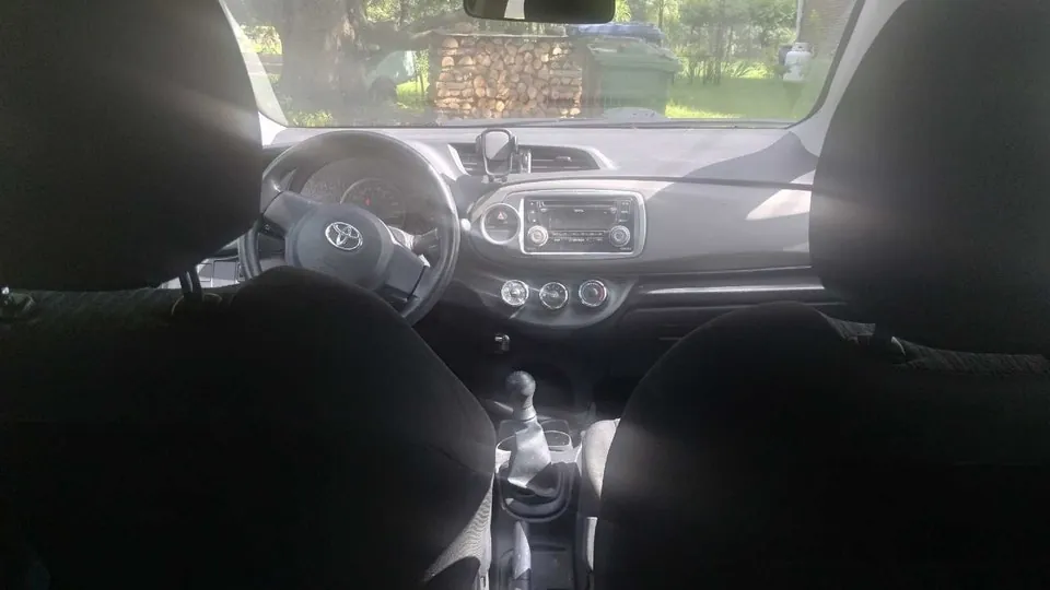 Toyota Yaris 2014 photo 2