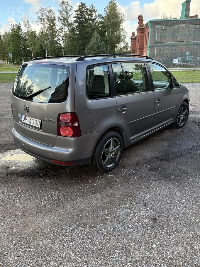 Volkswagen Touran 2008 photo 2