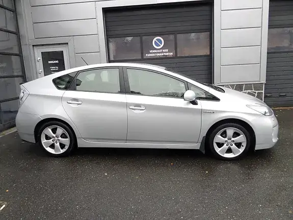 Toyota Prius 2013 photo 2