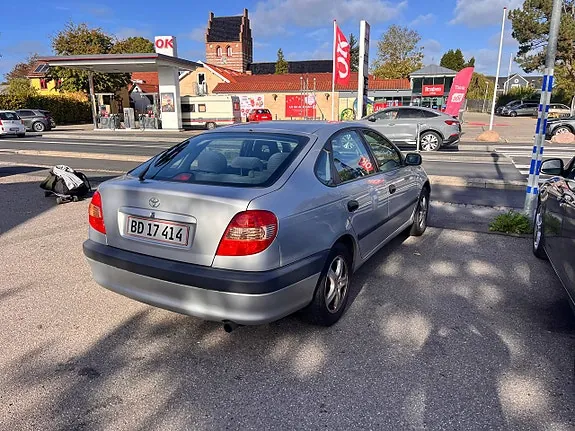 Toyota Avensis 2002 photo 3