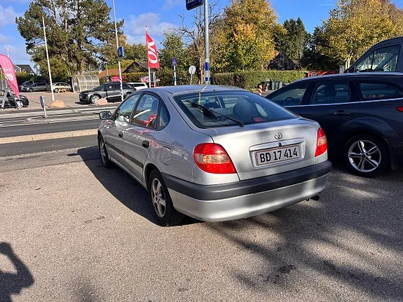 Toyota Avensis 2002 photo 4